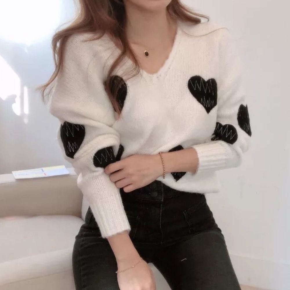 Heart sweater heartbeat gray white patch vneck long sleeve womens
